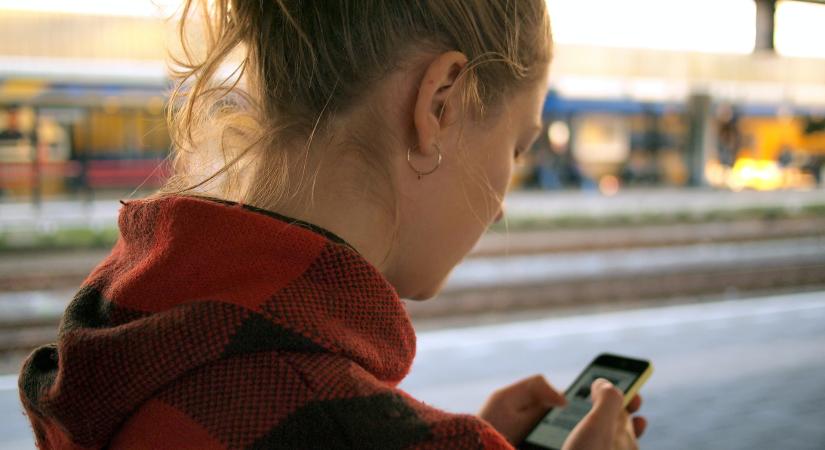 Miért olyan nehéz kitörölni annak a telefonszámát, aki elment?
