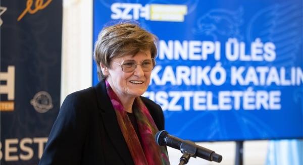 Az SZTE hallgatóinak tartott szemináriumot Karikó Katalin