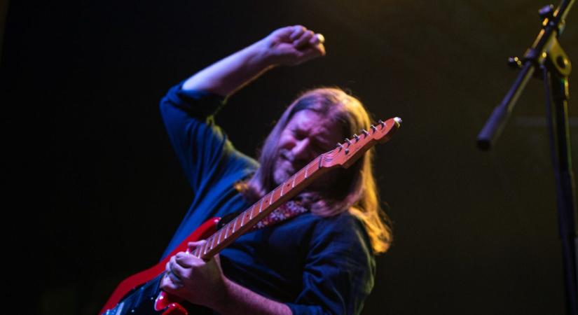 „Mi a zenébe éreztük bele a sztorit” – Beszélgetés Benkő Zsolt bluesgitárossal