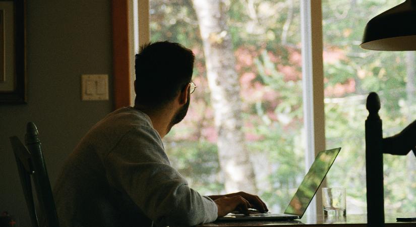 Anya és apa élete nem a sajátjuk? – A home office terhét a gyerekek (is) cipelik