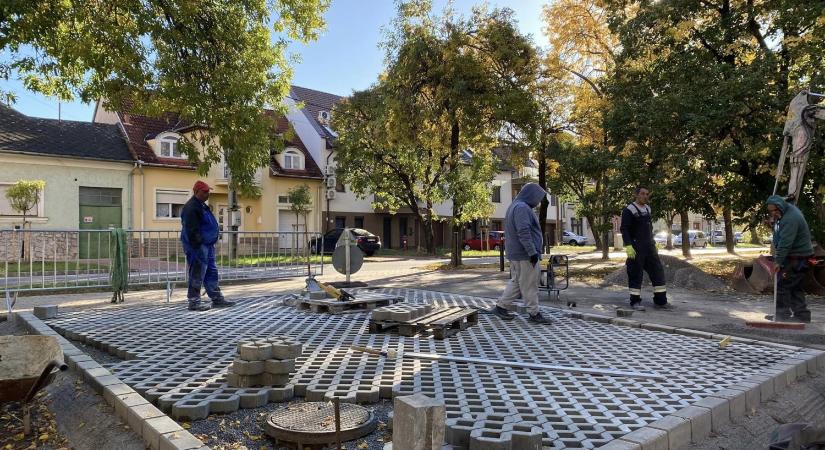 Új parkolóval bővül a Kertész út