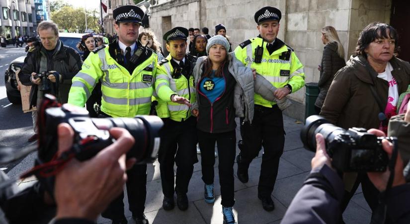 Őrizetbe vették Greta Thunberget Londonban