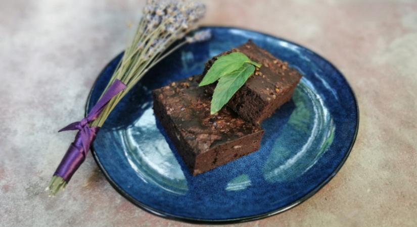 4 hozzávalós, lisztmentes brownie banánból: pár perc alatt kész