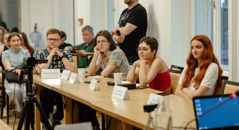 Az ukránok az életüket áldozzák azért, hogy bekerüljenek az EU-ba, és döbbenten látják, mi zajlik az EU-tag Magyarországon