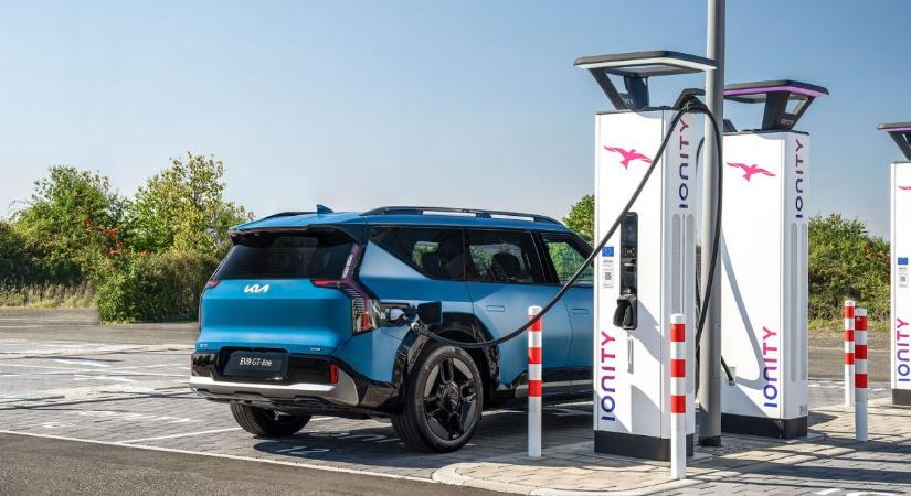 A Kia bemutatja akadálymentes villanyautó-töltési technológiáját: itt a Plug&Charge