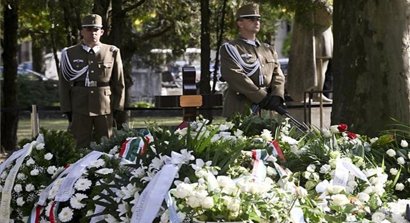 Megtanult repülőgépet vezetni, és titokban a hajléktalanokat gondozott – Eltemették Sólyom László volt köztársasági elnököt