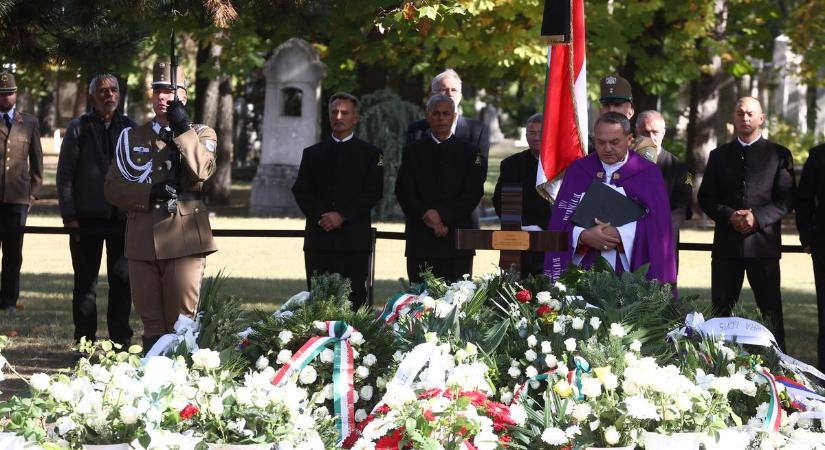 Sólyom László titkos élete: néhány évvel a halála előtt letette a pilótavizsgát, hajléktalanoknak kent zsíroskenyeret és megjárta az El Caminót is