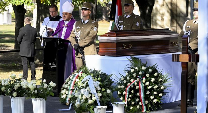 Eltemették Sólyom László volt köztársasági elnököt