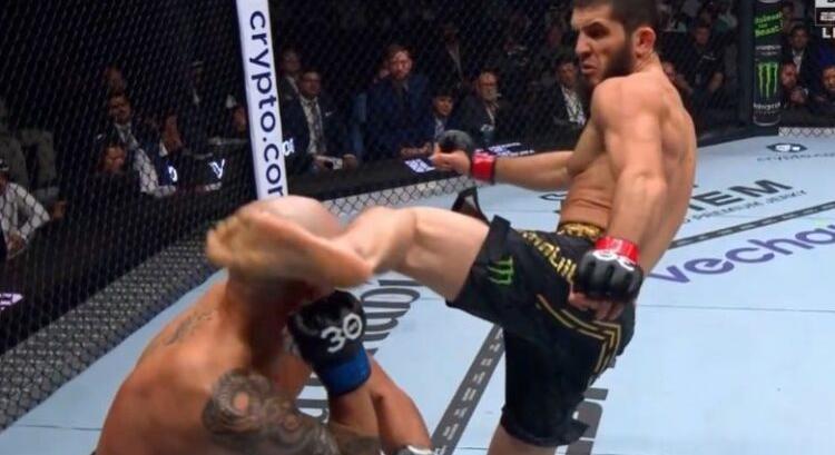 ŐRÜLET! Islam Makhachev fejrúgással kivégeze Alexander Volkanovskit