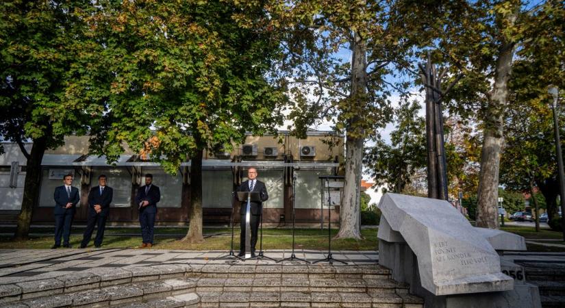 Városi megemlékezés október 23-án Pakson