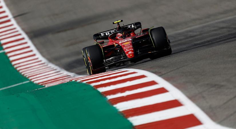 Sainz felfedte, ő maga kérte a Ferraritól a két kiállást, miután...