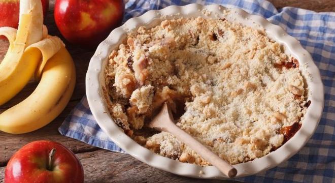 Banános-almás morzsasüti – nem csinos, de isteni