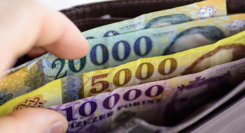 Czomba: 73 ezer forinttal nőtt augusztusban az átlagbér, szeptembertől visszatérhet a reálbéremelkedés korszaka