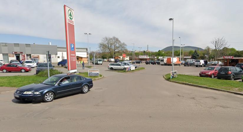 Szerdától lezárják a vasútállomás melletti SPAR-hoz vezető bejáratot a Sas út felől!