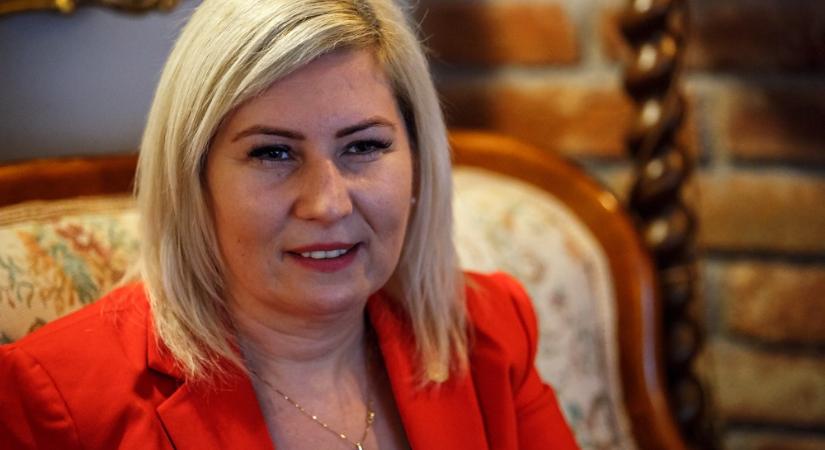 Egy politikai pletykával kevesebb Szombathelyen: Lenkai Nóra nem hagyja ott az ELTÉ-t a politizálásért