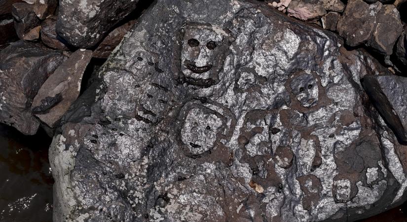 Kétezer éves sziklarajzok bukkantak elő, miután történelmi mélységre süllyedt a Rio Negro vízszintje
