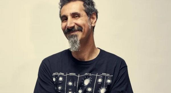 Önéletrajzi könyvet írt a System Of A Down frontembere, Serj Tankian