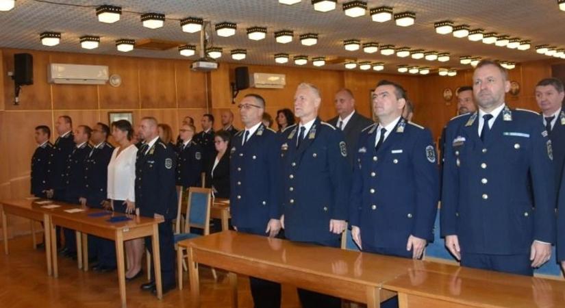 Heves vármegyei rendőröket és egy városrendészt is kitüntettek a nemzeti ünnep alkalmából