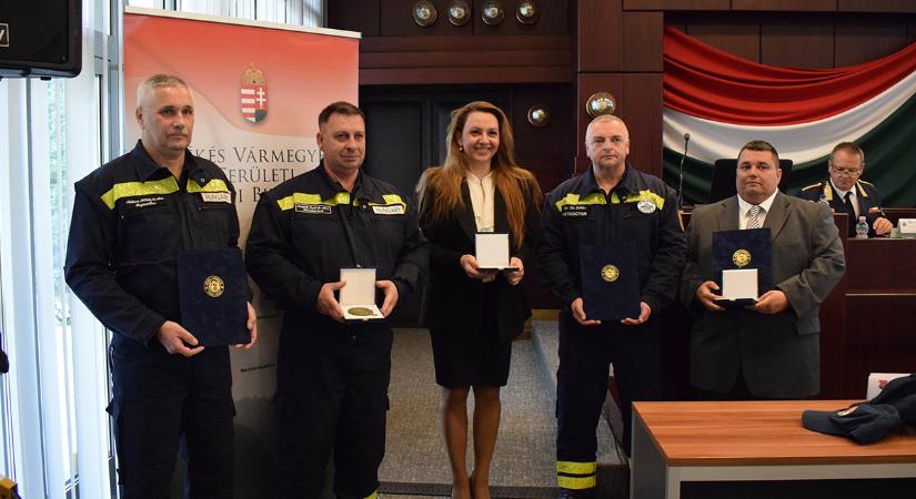 Átadták a Békés Vármegye Védelméért emlékplaketteket