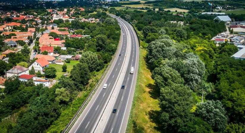 Folytatódhat az M9 építése, déli elkerülőt kaphat Baja és Tisza-hidat is bővíthetnek