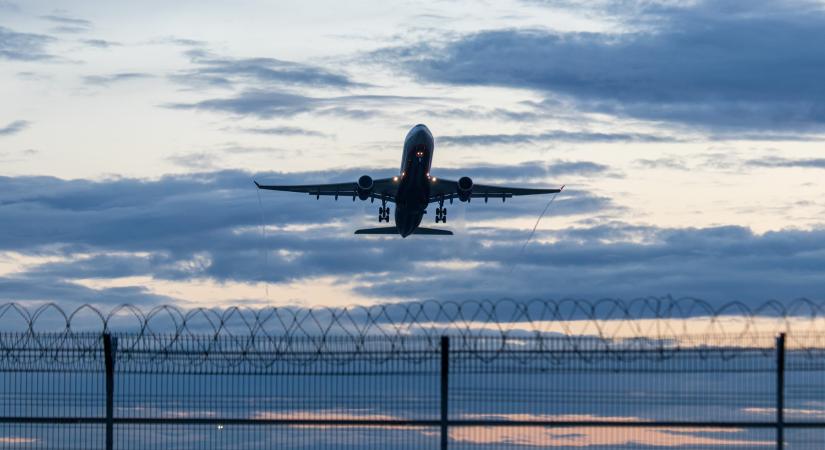 Szakértők szerint így lehet kibírni a hosszú távú repülőutakat