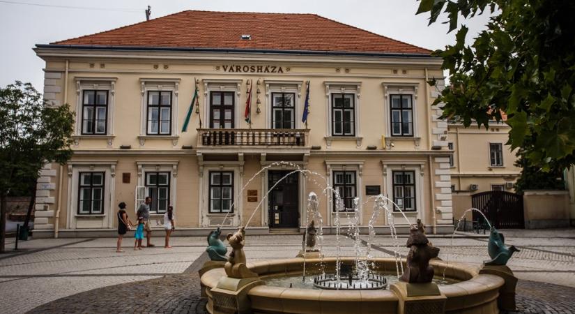Idén eddig 33 millió forintot osztott szét a sárvári önkormányzat jutalmak és külön juttatások címén
