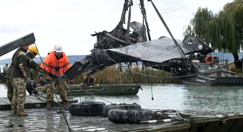 Messerschmitt repülőgépet emeltek ki a Balatonból