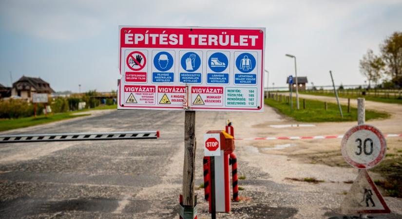 Dübörög a Fertő tavi beépítés, új közbeszerzést írtak ki Lázárék