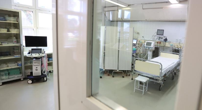 Indokolatlanul sokáig tartják bent a gyerekeket a kórházak