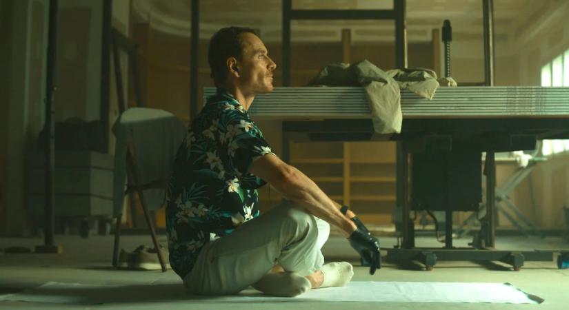 Végre itt van A gyilkos teljes előzetese, ami az év legizgalmasabb netflixes filmjét ígéri