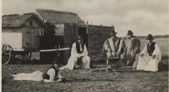 „Magamban is helyén van a lélek…” - a természettel szorosan együtt élő pásztorok világát mutatja be a kecskeméti Népi Iparművészeti Gyűjtemény kiállítása