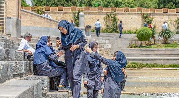 Újrakezdődhet a fejkendőbalhé Iránban