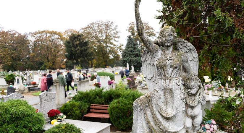 Halottak napja: hosszabb nyitvatartás a fővárosi temetőkben