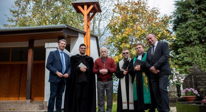 Helyi család felajánlásából készült lélekharang Palinban