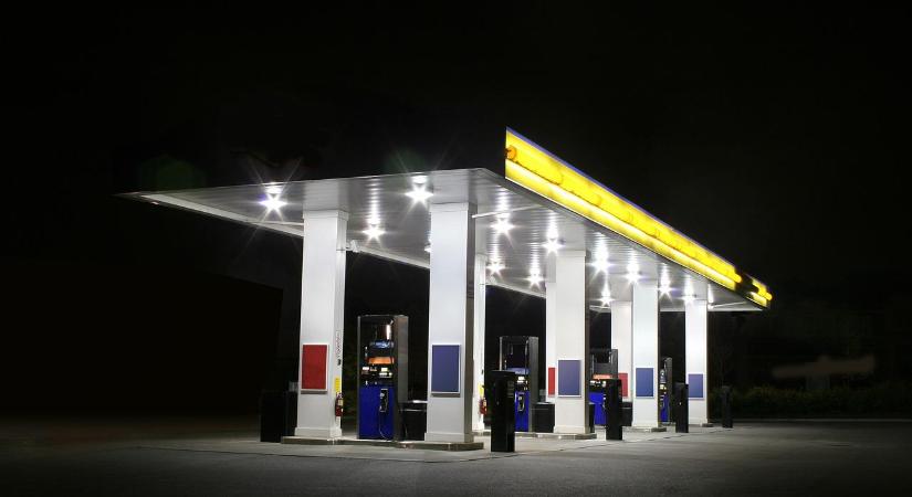 Töltőállomással, autótöltővel és étteremmel bővítette szolgáltatásait a bajai Bácska-Logistik Kft.