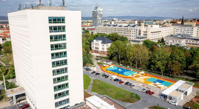 Rendkívüli mennyiségek jellemzik a veszprémi Pannon Egyetem felújítását