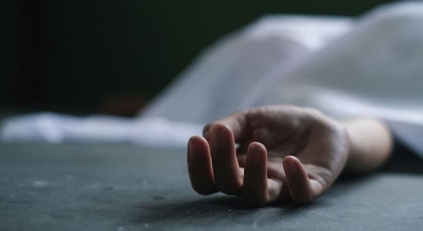 Kisfia hiába várja haza: rejtélyes körülmények között hunyt el a 22 éves édesanya