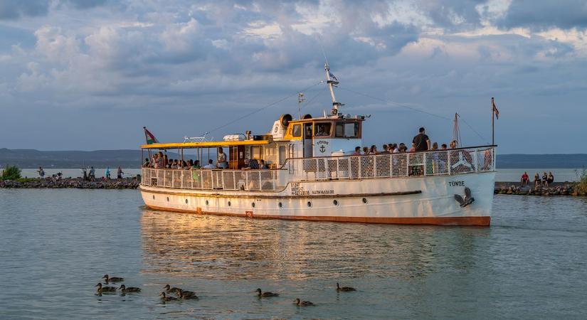 Az őszi szünetben is lehet sétahajózni a Balatonon