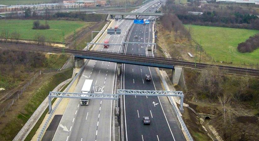Folytatódnak a munkálatok az M0-s autóúton, az M7-est is érintik