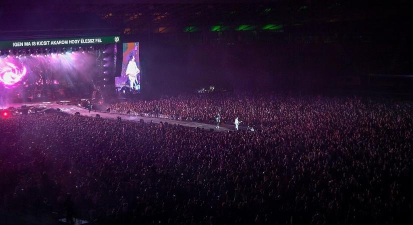 Bejött Azahriah Európa turnéja: telt házas az összes koncert
