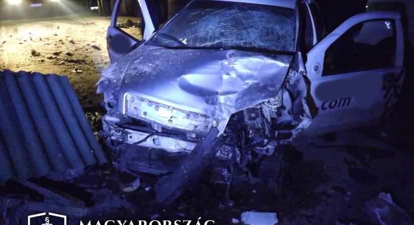 GTA Eger: falnak rohant a pizzafutár gépkocsijával az alkalmi segítő