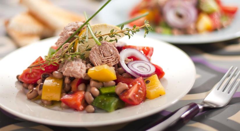 Egészséges ételek: elképesztő ez a tonhalas babsaláta recept!
