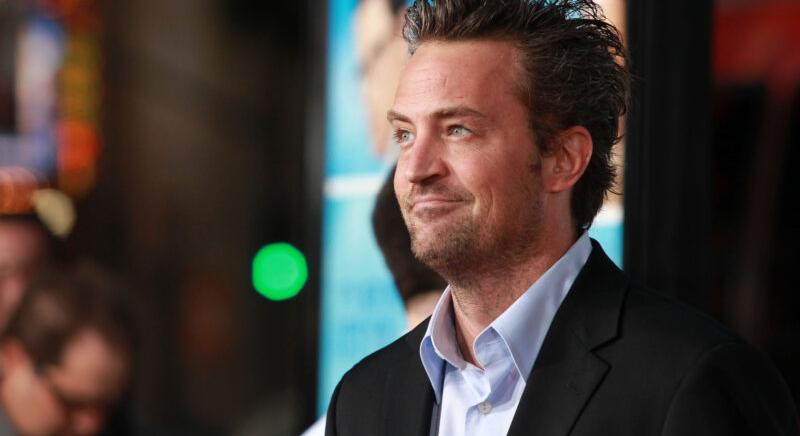 Kiderült Matthew Perry első vérvizsgálatának eredménye