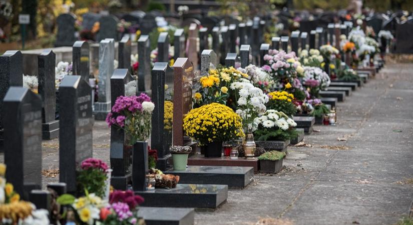 Bűnmentesen telt a Mindenszentek és a Halottak napja a vármegyei temetőkben