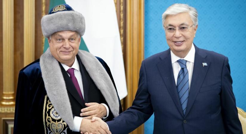 Lipótmező újranyílt: Orbán Kazahsztánban is bohócot csinált magából