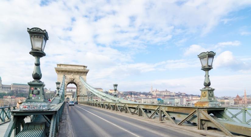 Robbanások rázták meg Budapestet, a tűzoltók nagy erőkkel vonultak a helyszínre