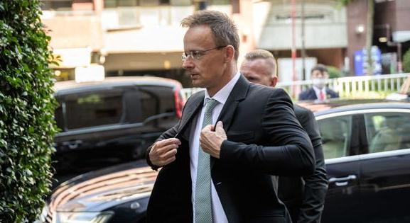 Szijjártó Péter: 100 millió euróval beszáll Magyarország a Türk Befektetési Alapba