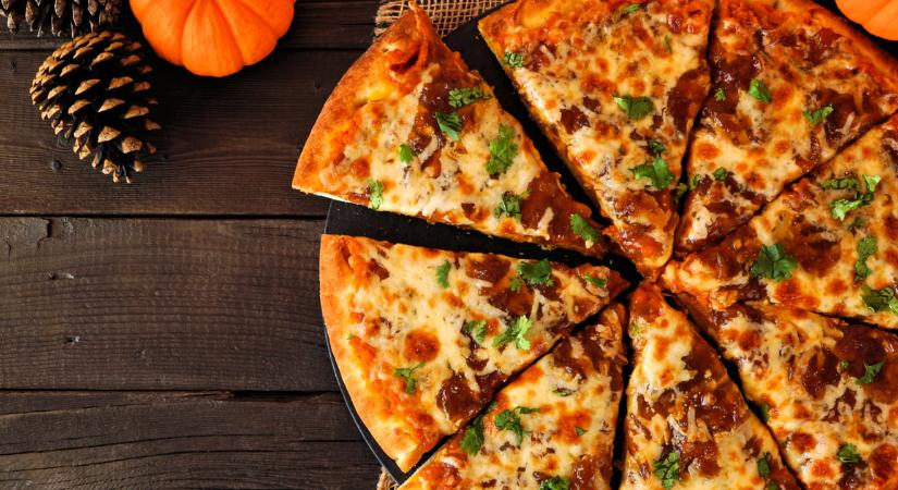 Isteni sütőtökös pizza őszre: a tészta és a szósz is házilag készül