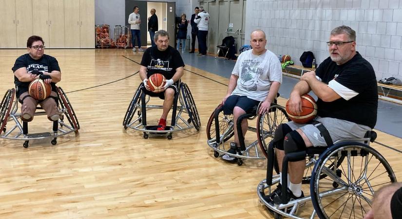 Újra beveszik Pécset a guruló kosarasok