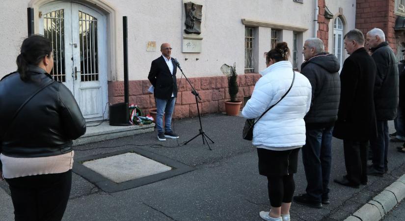 A roma holokauszt áldozataira emlékeztek